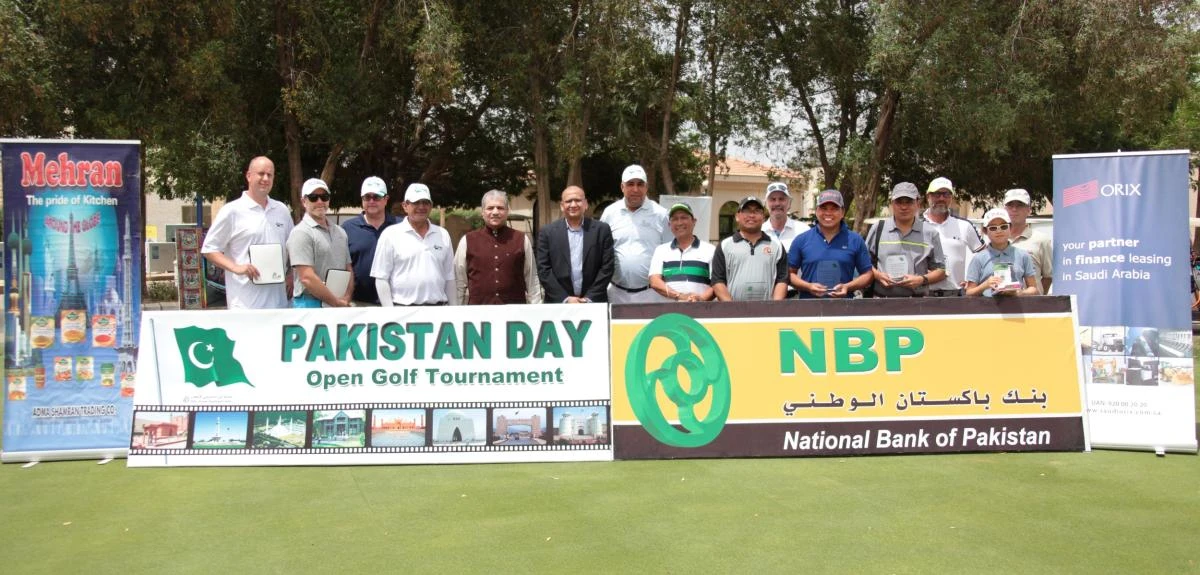 Winners gather for a group picture. (Photos by Noel A. Alipoyo)