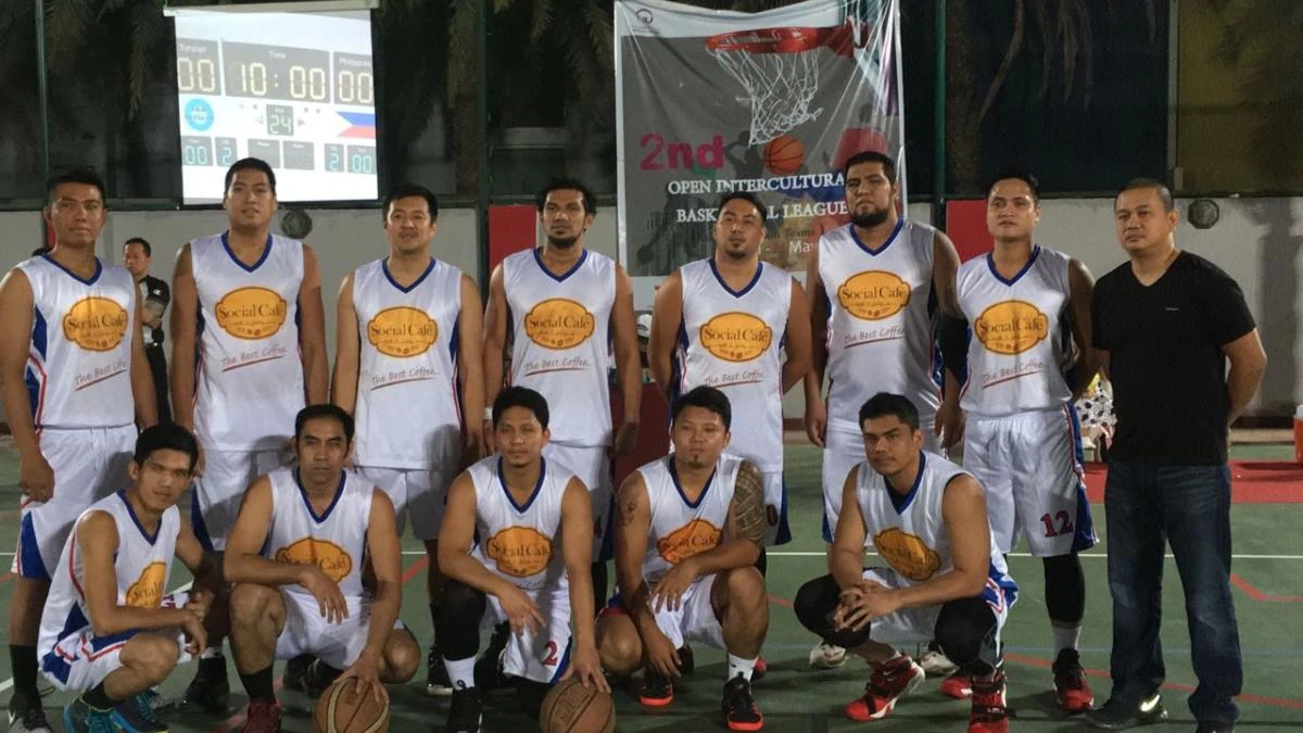 Team Pilipinas-Social Cafe poses for a group picture.