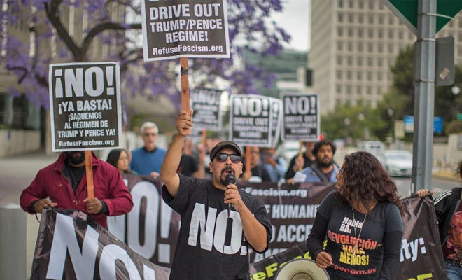 Protesters denounce the firing of FBI Director James Comey by US President Donald Trump amid investigations into possible collusion between Trump advisors and the Russian government on May 10, 2017 in Los Angeles, California. (AFP / DAVID MCNEW)