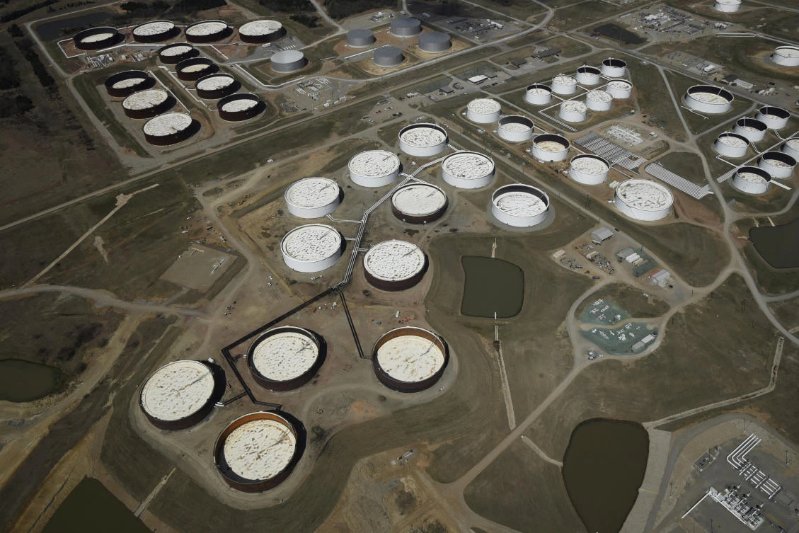 Crude oil storage tanks are seen from above at the Cushing oil hub, in Cushing, Oklahoma, US. (REUTERS/Nick Oxford/File Photo)