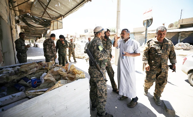 Syrian Democratic Forces (SDF) fighters are advancing on Raqqa. (Reuters)