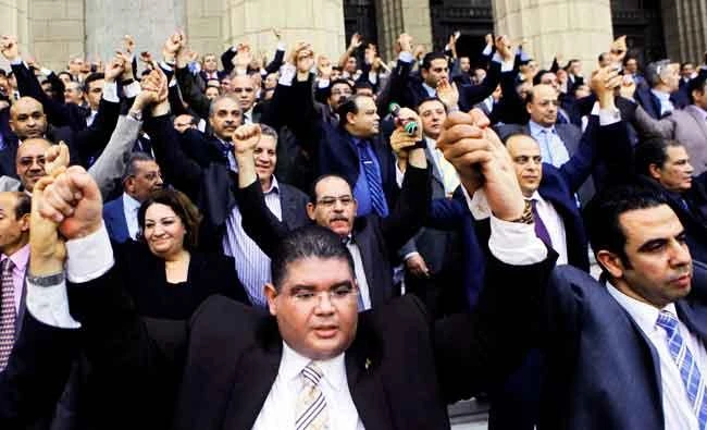 Egyptian judges hold hands as they protest against the new judiciary law, at the high court in Cairo, Egypt, in this June 3, 2013 file photo. (AP)
