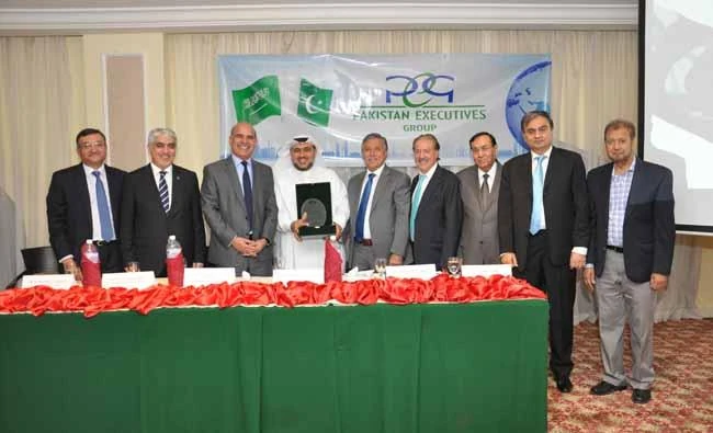 Mazen Batterjee, vice chairman of the Jeddah Chamber of Commerce and Industry, and Pakistan’s Ambassador Khan Hashim bin Saddique with other guests at the event. (AN photo)