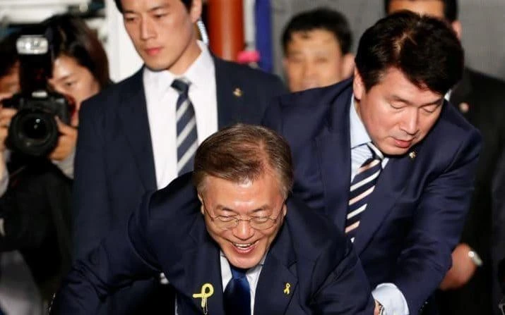 Twitter fans swoon over new South Korean president’s bodyguard