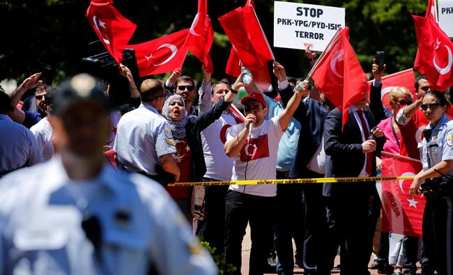 A group of pro-Erdogan demonstrators shout slogans at a group of anti-Erdogan Kurds in Lafayette Park as Turkey's President Tayyip Erdogan met with US President Donald Trump nearby at the White House in Washington, D.C. on Tuesday. (REUTERS/Jonathan Ernst)