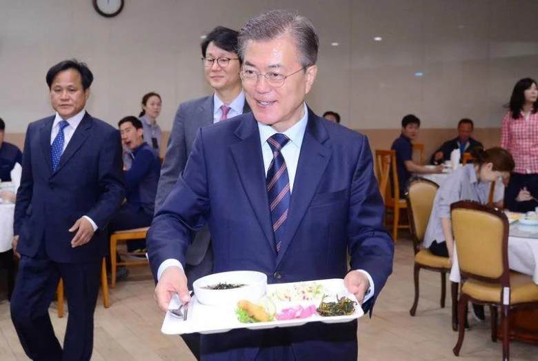 Honey Moon? New S.Korean leader’s popularity surges with common man touch