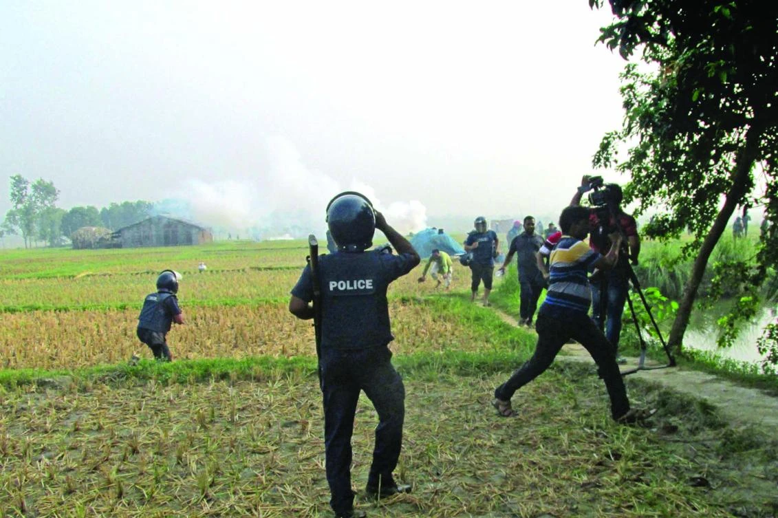 Bangladeshi police officials take part in a raid on a militant hideout in Rajshahi in this file photo. (AFP)
