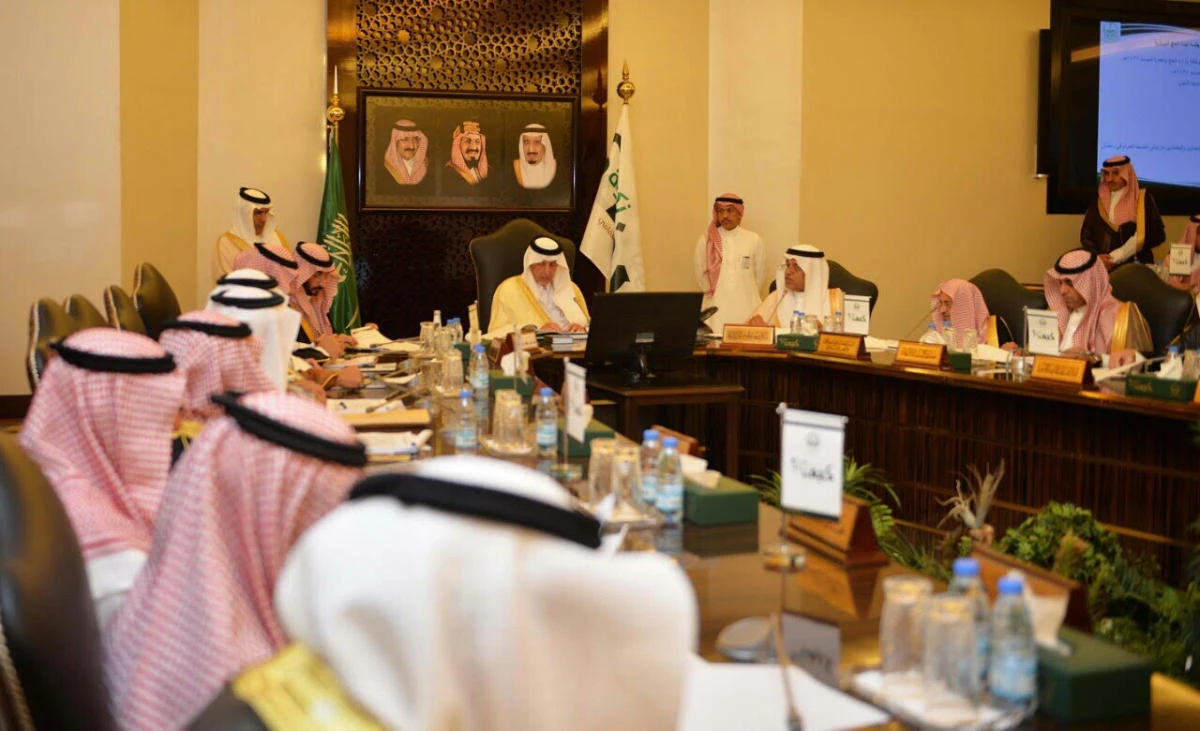 Makkah Gov. Prince Khaled Al-Faisal chairs a meeting of the Central Haj Committee.