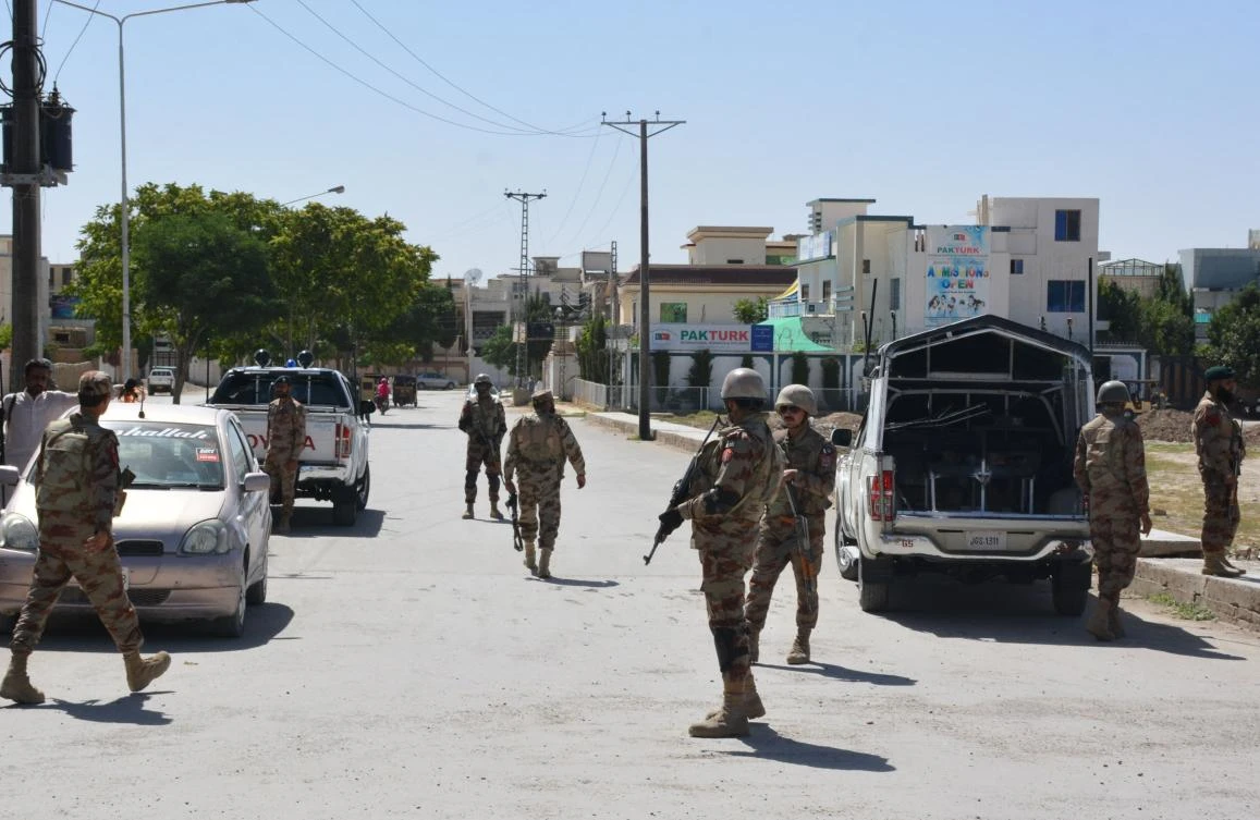 Pakistani soldiers stand guard at the site where a Chinese couple was kidnapped in Quetta on Wednesday. (AFP)