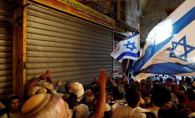 Jewish radicals ejected from Al-Aqsa Mosque compound