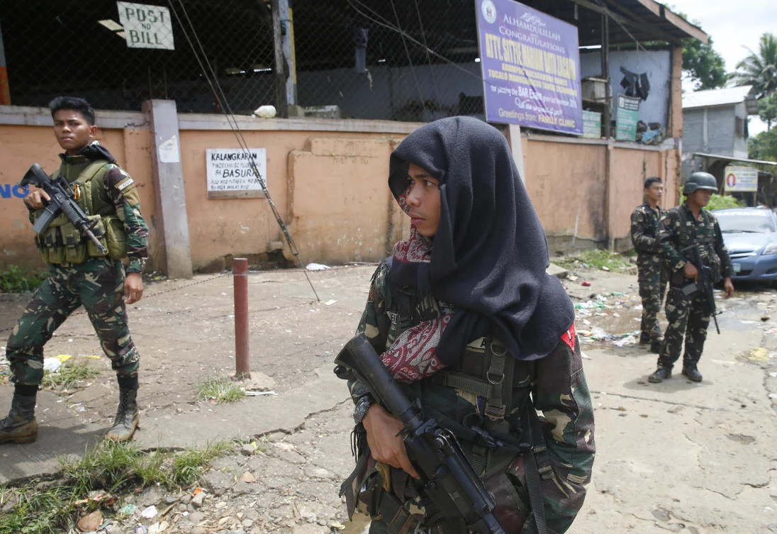 Government troops patrol the streets of Marawi city on Thursday, three days after Daesh-linked militants lay siege in the city. (AP Photo/Bullit Marquez)