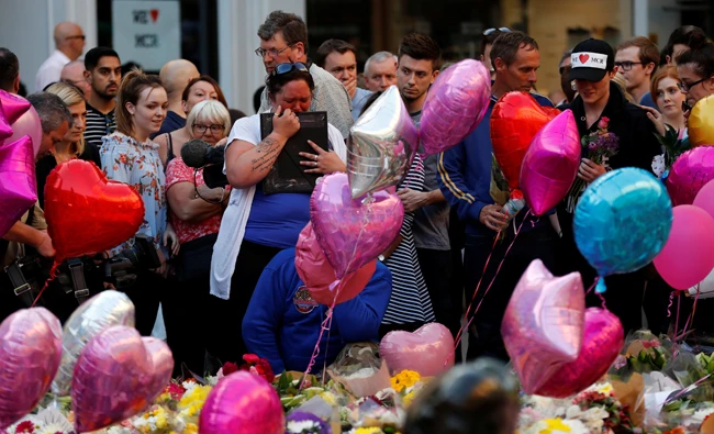 Charlotte Campbell, mother of Manchester Arena attack victim Olivia Campbell and stepfather Paul Hodgson, pay their respect in St. Ann's Square for the victims in central Manchester, Britain, on Thursday. (REUTERS/Stefan Wermuth)