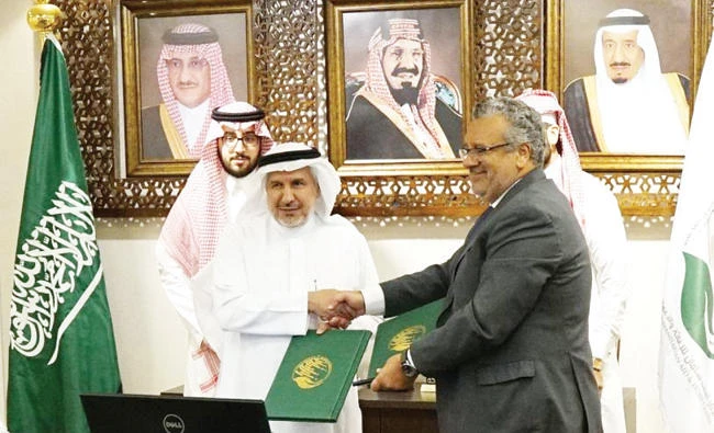 KSRelief General Supervisor Dr. Abdullah Al-Rabeeah and Nivio Zagaria, head of the World Health Organization (WHO) in Yemen, sign project to combat cholera epidemic in Yemen. (SPA)