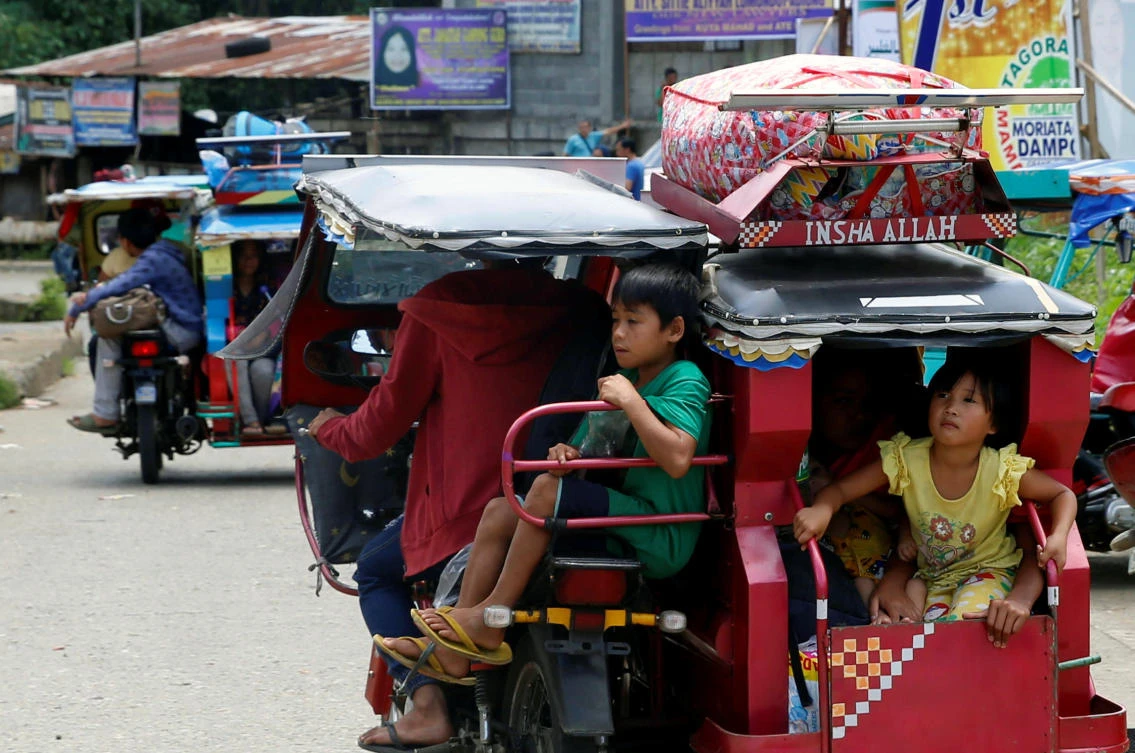 Philippines turns to heavy firepower as hunt for rebel leader narrows