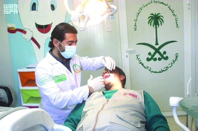 A man is treated by a doctor at a dental clinic run by the Specialized Saudi Clinics at Zaatari Camp in Jordan. (SPA)