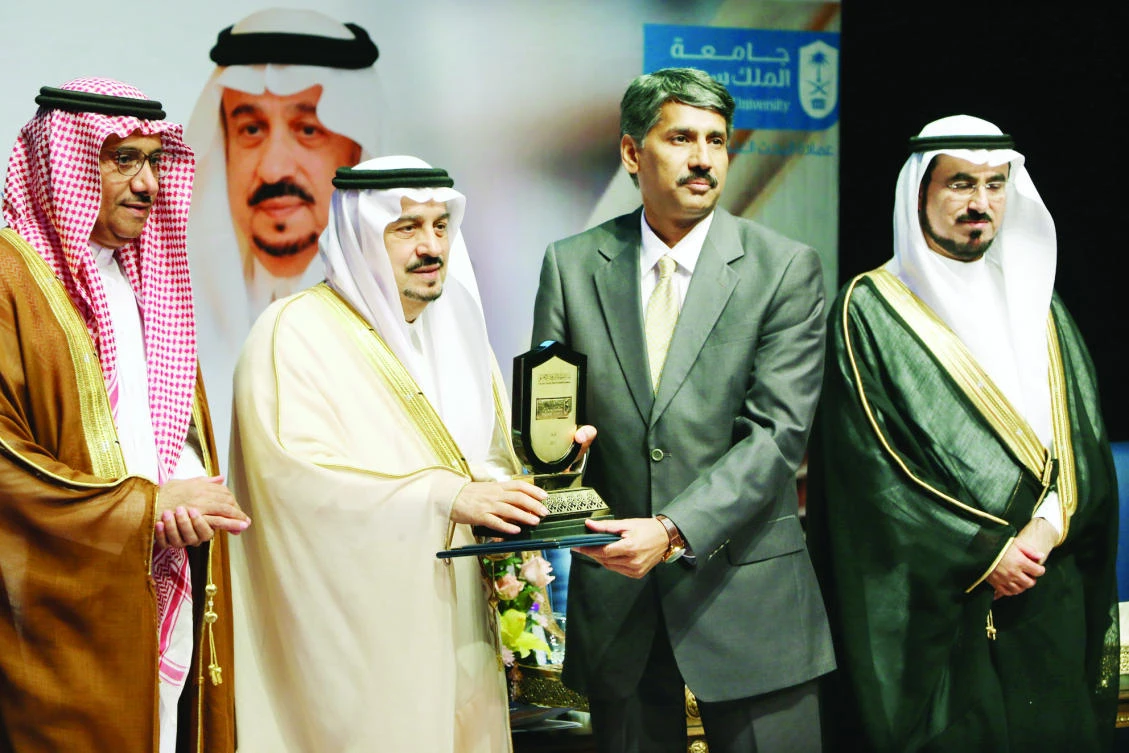Riyadh Gov. Prince Faisal bin Bandar, second left, presents KSU Award for Scientific Excellence to Prof. Sultan Ayoub Meo in Riyadh Friday. (AN photo)