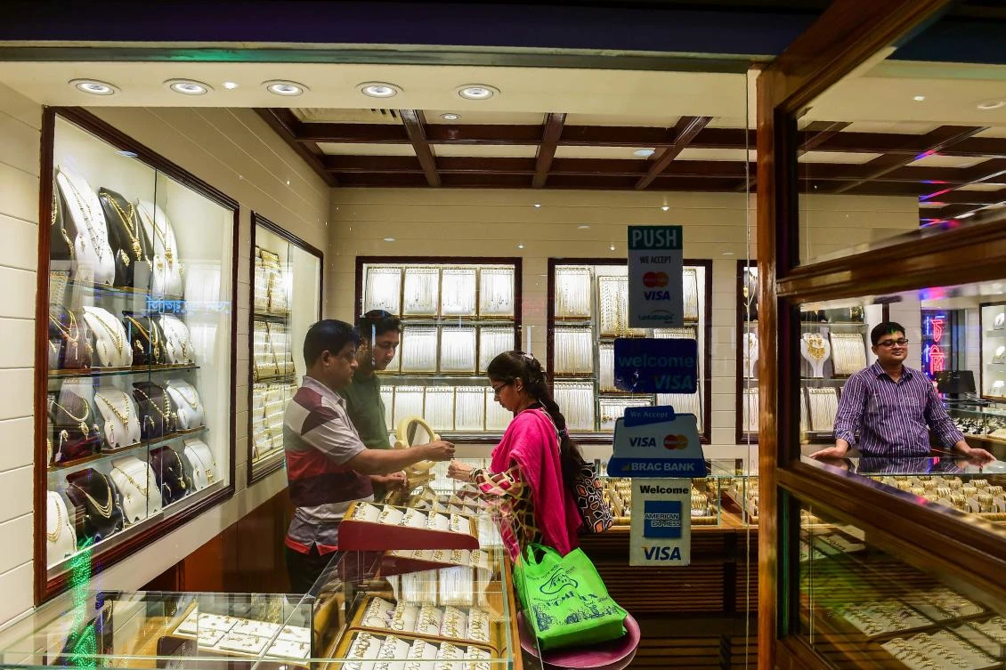 A shopper browsing in a gold jewelry shop in Dhaka. Gold smuggling in Bangladesh is at a record high, officials say. Authorities have seized 1.1 tonnes of the precious metal at airports in the past three years -- an unprecedented haul. Investigators believe it is the tip of a golden iceberg. They say it is bought by jewellers or smuggled into neighbouring India and is also bankrolling a booming trade in drugs and illegal cattle. (AFP)