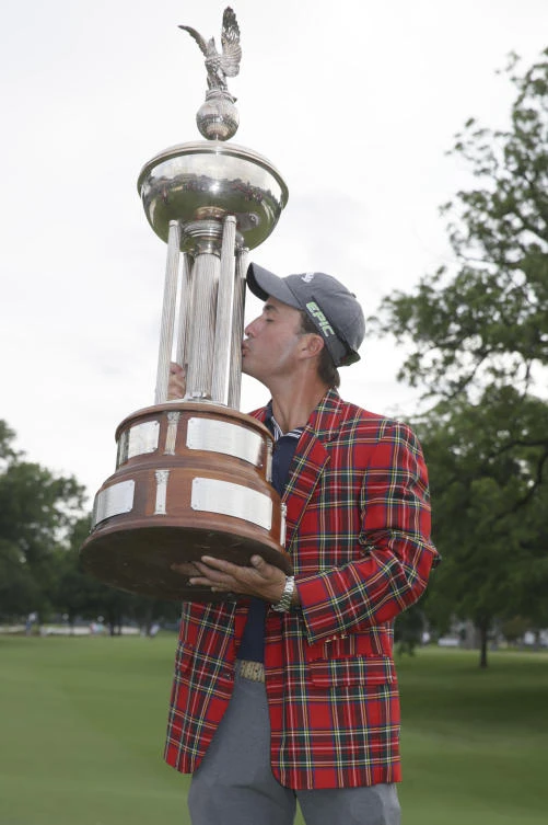 Kevin Kisner kisses the championship trophy after winning the Dean & DeLuca Invitational golf tournament at Colonial Country Club in Fort Worth, Texas, Sunday. (AP)