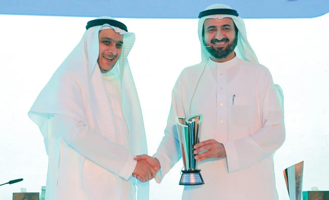Yasser Joharji, CEO of Nahdi Medical, left, and Tawfiq bin Fawzan Al-Rabiah, minister of health.