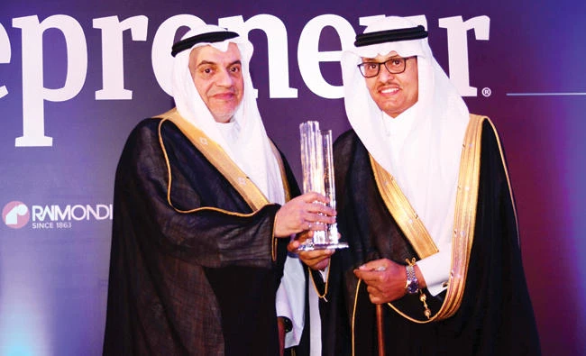 Yousuf Al-Saleem, right, receives the award from Ghassan Al-Sulaiman, governor of the General Authority for SMEs.