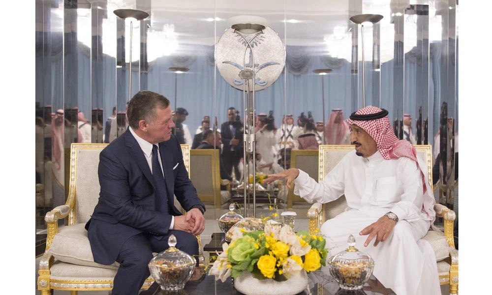 King Salman talks with King Abdullah II of Jordan (left) during a reception at the Al-Salam Palace in Jeddah on Tuesday night. (SPA photo)
