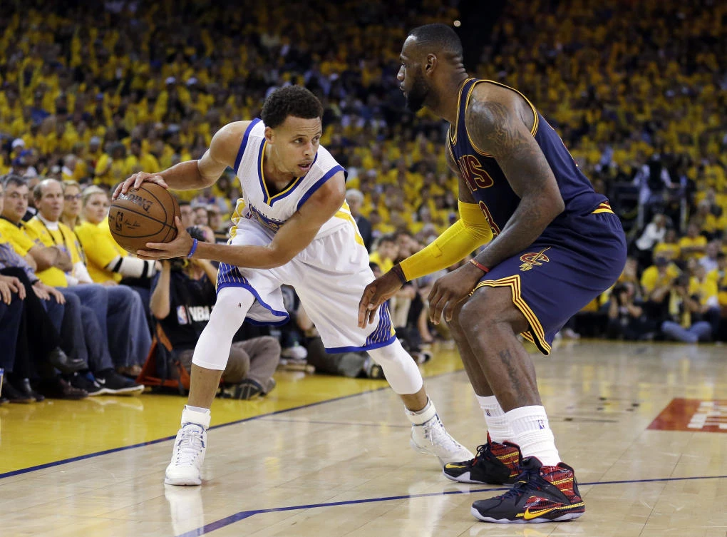 Golden State Warriors guard Stephen Curry, left, is guarded by Cleveland Cavaliers forward LeBron James during the second half of Game 5 of basketball's NBA Finals in Oakland, Calif. in this June 24, 2015 photo. (AP)