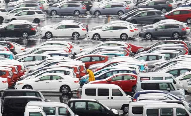 Cars covered with snow are seen at an industrial port before they are loaded to a cargo ship in Yokohama, south of Tokyo, in this February 29, 2012 file photo. (REUTERS)