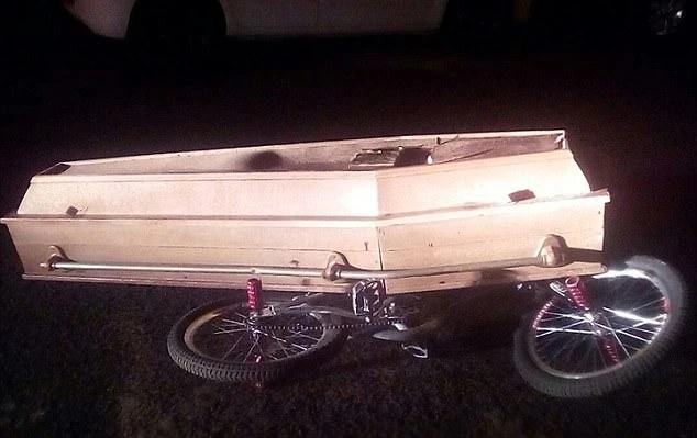 The coffin lies on the road after Elderlandes Rosa, 29, allegedly dug it up out of a grave