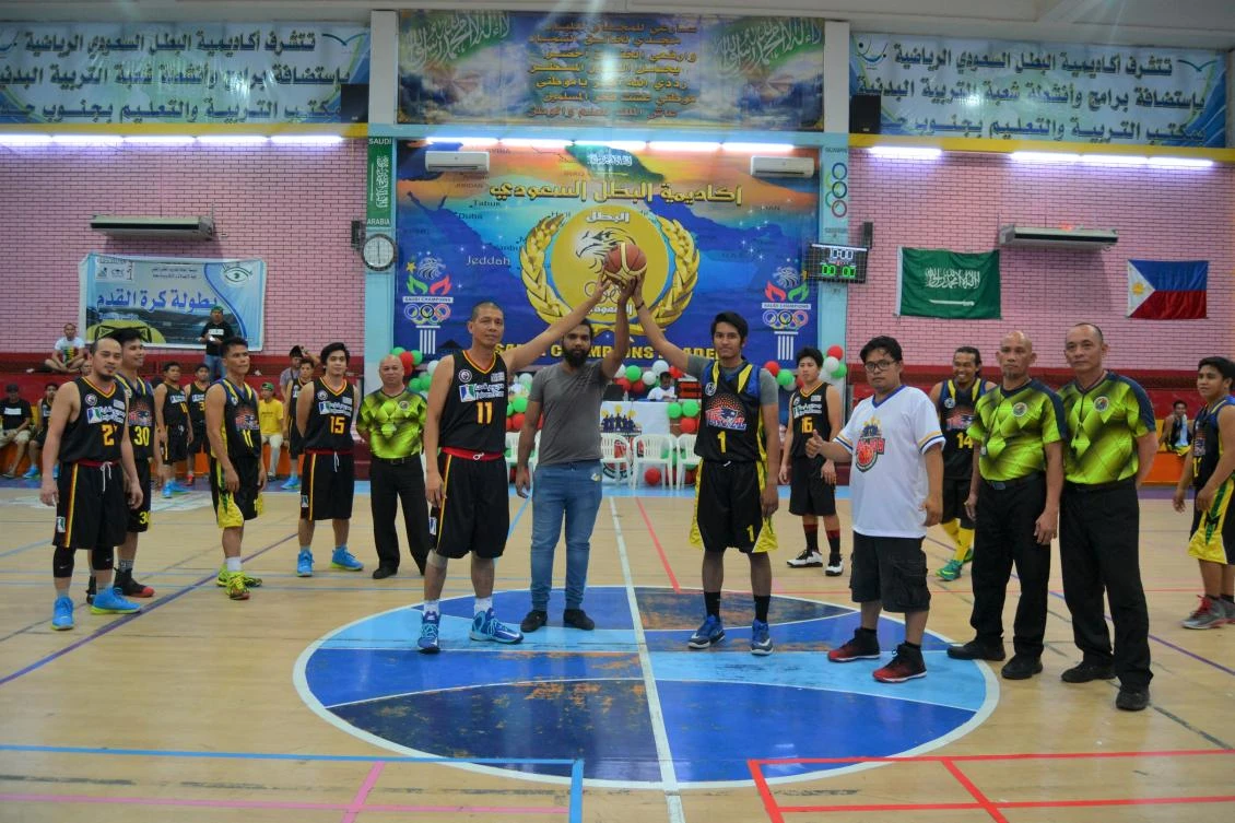Subhan Afzal of PAFL-Indomie makes the ceremonial toss of the ball. (AN photo)