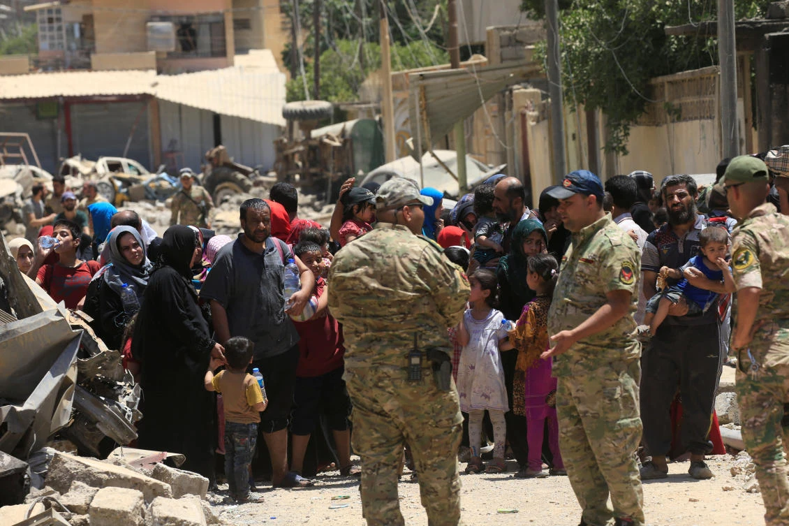 Displaced Iraqi people who fled homes during a fight between Iraqi forces and Daesh in al-Zanjili neighbourhood, north of Old City district of Mosul, Iraq. (Reuters)