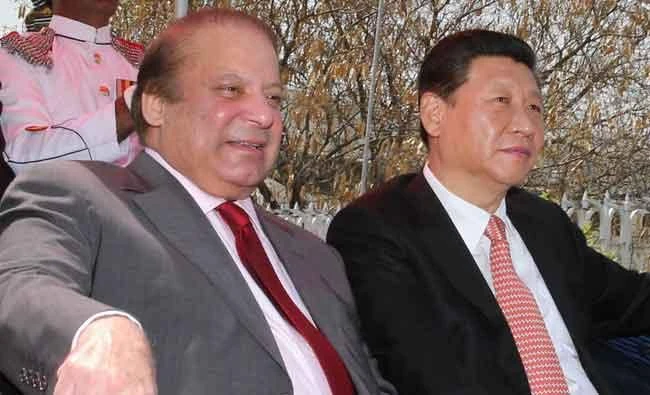 This April 21, 2015 file photo shows Chinese President Xi Jinping and Pakistani Prime Minister Nawaz Sharif in Islamabad, Pakistan. (AP)