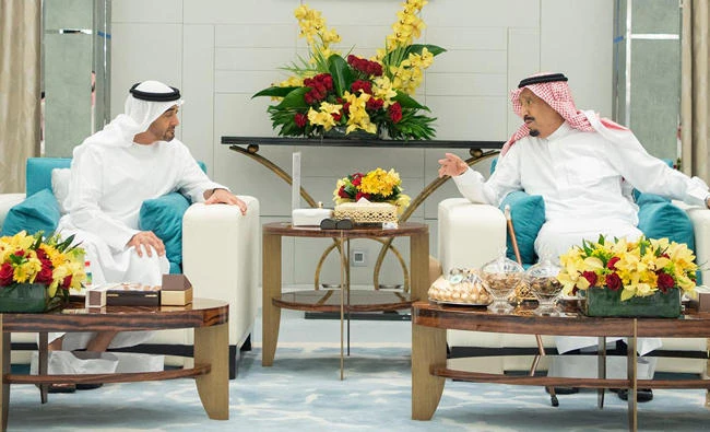 King Salman holds talks with Abu Dhabi Crown Prince Sheikh Mohammed bin Zayed Al-Nahyan in Jeddah on Friday. (SPA)