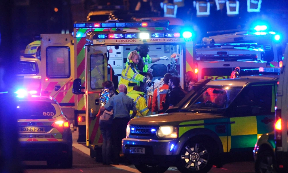 Members of the emergency services attend to victims of a terror attack on London Bridge on Saturday. (AFP / DANIEL SORABJI)