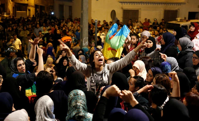 Women shout during a protest against official abuses and corruption in the town of Al-Hoceima, Morocco, on June 3, 2017. (REUTERS/Youssef Boudlal)