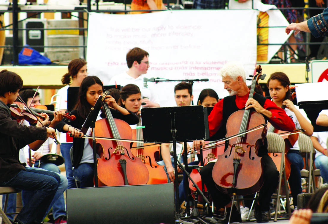 Dresden Symphonic Orchestra and Mexican musicians perform during a concert to protest against Donald Trump’s planned wall along
the US-Mexico border, in Tijuana, Mexico. (Reuters)