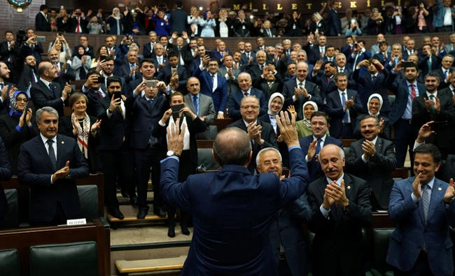 Turkish President Tayyip Erdogan greets members of parliament from his ruling AK Party (AKP) during a meeting at the Turkish parliament in Ankara, Turkey, in this May 30, 2017 photo. (REUTERS/Umit Bektas)