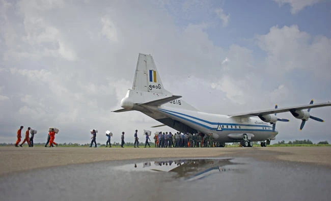 This file photo taken on August 5, 2015 shows a Myanmar Air Force Shaanxi Y-8 transport aircraft being unloaded at Sittwe airport in Rakhine state, similar to the aircraft carrying over 100 people that went missing between the southern city of Myeik and Yangon on Wednesday. (AFP / Ye Aung Thu)