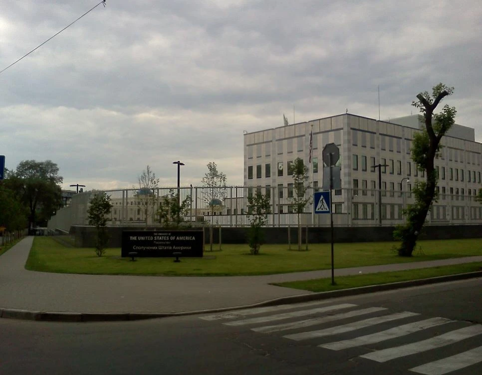 Blast hits US embassy in Kiev, no casualties: police