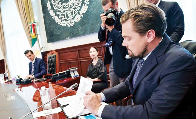 Actor Leonardo DiCaprio signs a memorandum of understanding committing to protect marine ecosystems in the Gulf of California as Mexico’s President Enrique Pena Nieto, left, looks on, in this undated photo released on Wednesday. (Reuters)