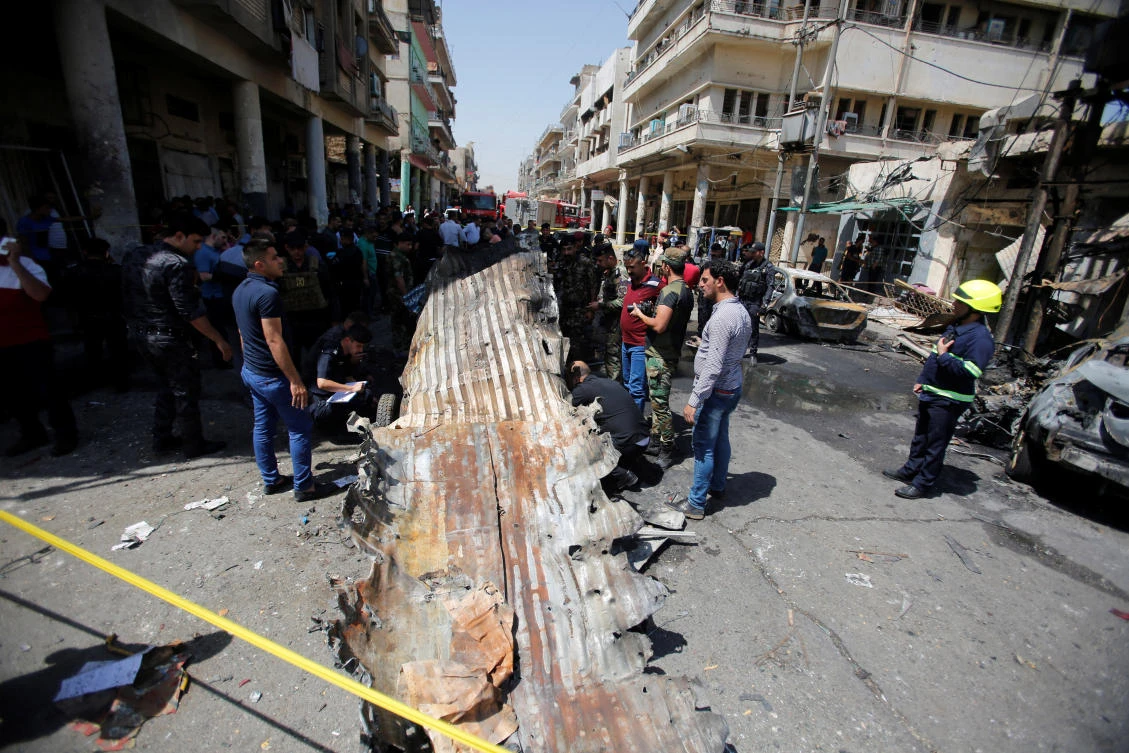 People gather at the site of car bomb attack near a government office in Karkh district in Baghdad, Iraq May 30, 2017. (REUTERS)