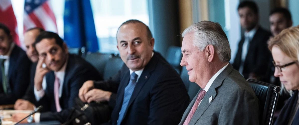 Turkish Minister of Foreign Affairs Mevlut Cavusoglu (L) and US Secretary of State Rex Tillerson. (AP)