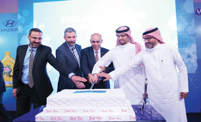 Waqar Siddiqui, executive director of Shell Saudi Arabia, Yaser Shabsogh, general manager of Almajdouie-Hyundai, and other officials cut a cake to celebrate a new partnership.