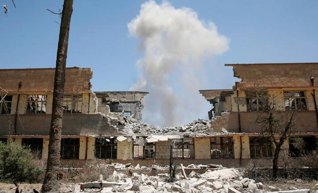 Smoke billows from a school destroyed during fighting between the Iraqi forces and Daesh militants near the Old City in western Mosul, Iraq, on Tuesday. (REUTERS/Erik De Castro)