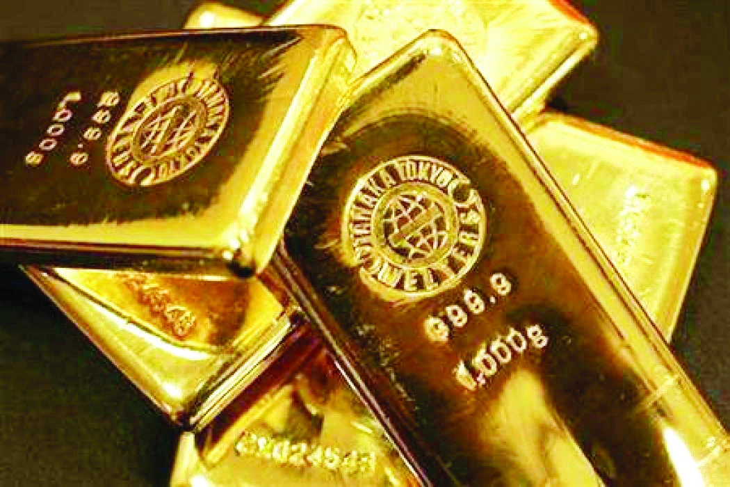 Gold dips as market awaits cues from Fed meeting