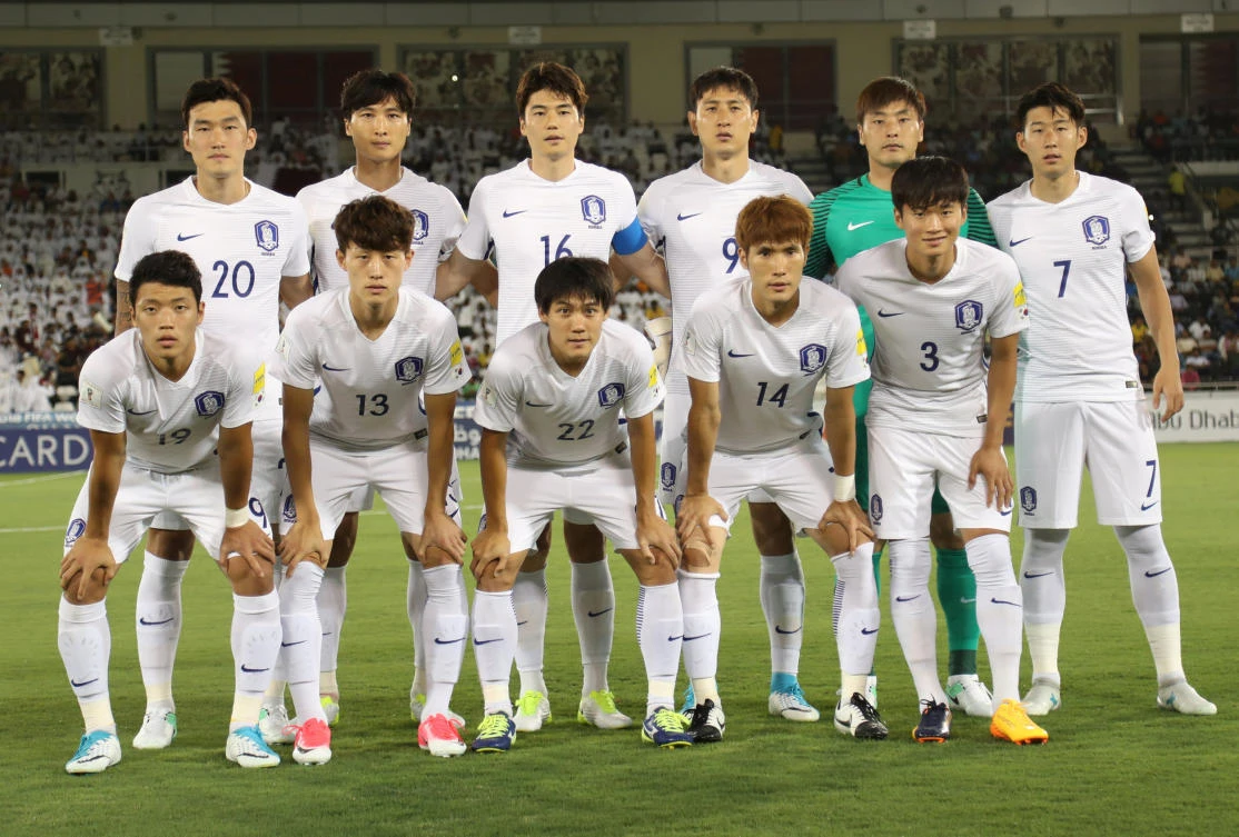 South Korea's players pose for a photo before their match against Qatar. (Reuters)
