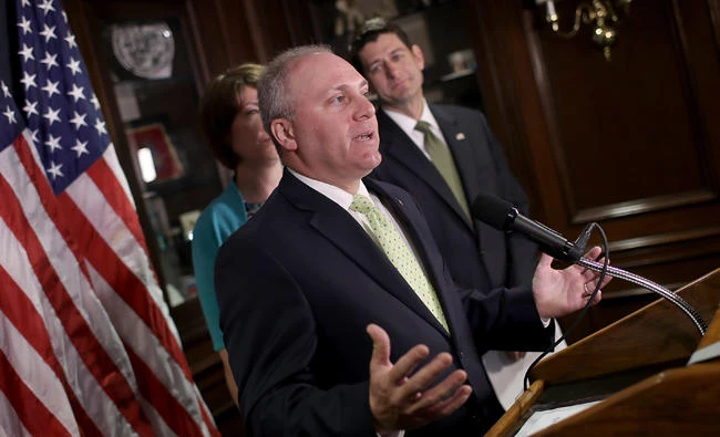 Top US congressman and 4 others wounded in baseball field shooting