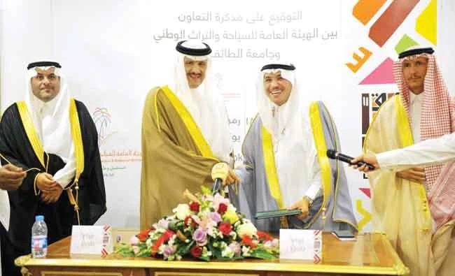SCTH President Prince Sultan bin Salman announces the winners of Souq Okaz prizes at a press conference in Taif on Tuesday. (SPA)