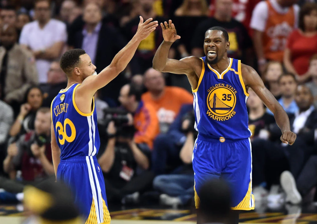 Golden State Warriors guard Stephen Curry (30) and forward Kevin Durant. (USA TODAY Sports)