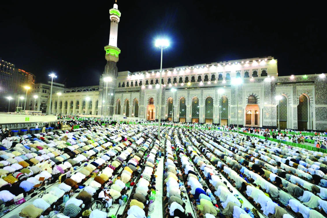 Thousands flock to Grand Mosque