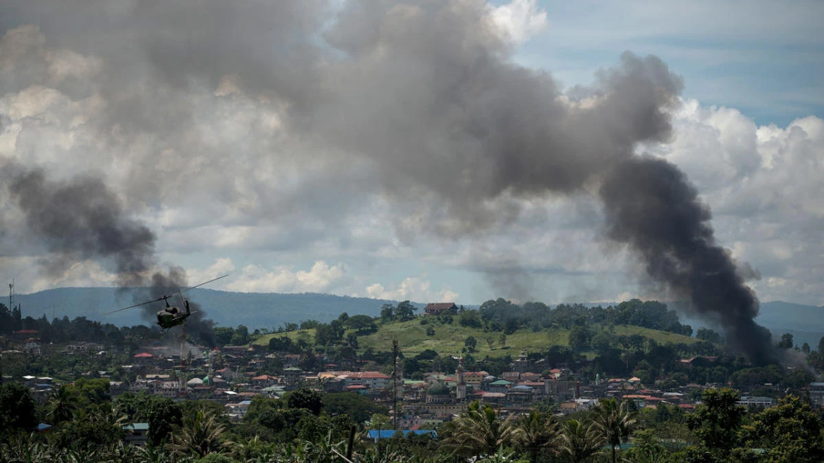 Philippine troops pound Islamists as death toll passes 300